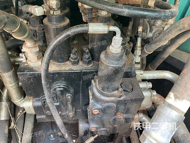 回轉(zhuǎn)馬達和主控閥（整機外觀）