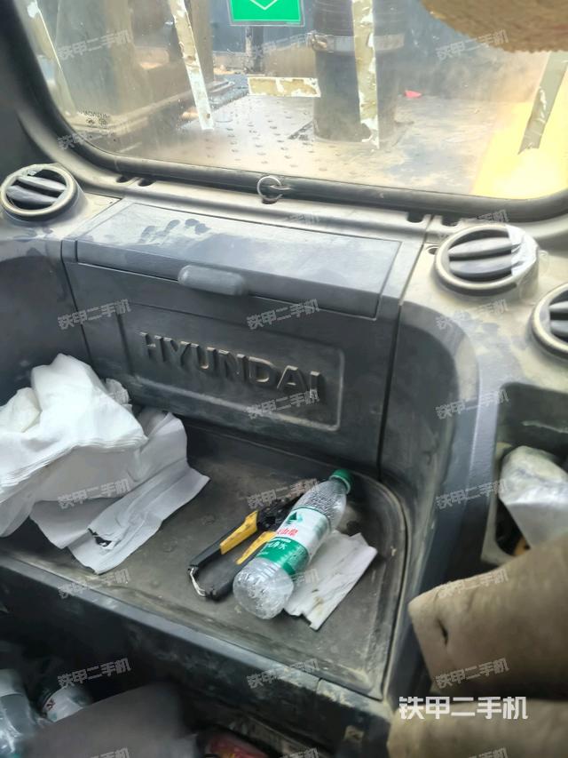 座椅左側(cè)控制臺(tái)/音響/含左手柄（駕駛室部分）