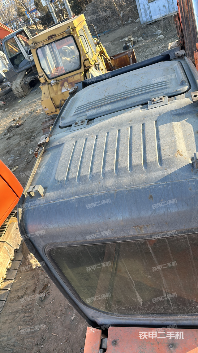 驾驶室顶部（整机外观）