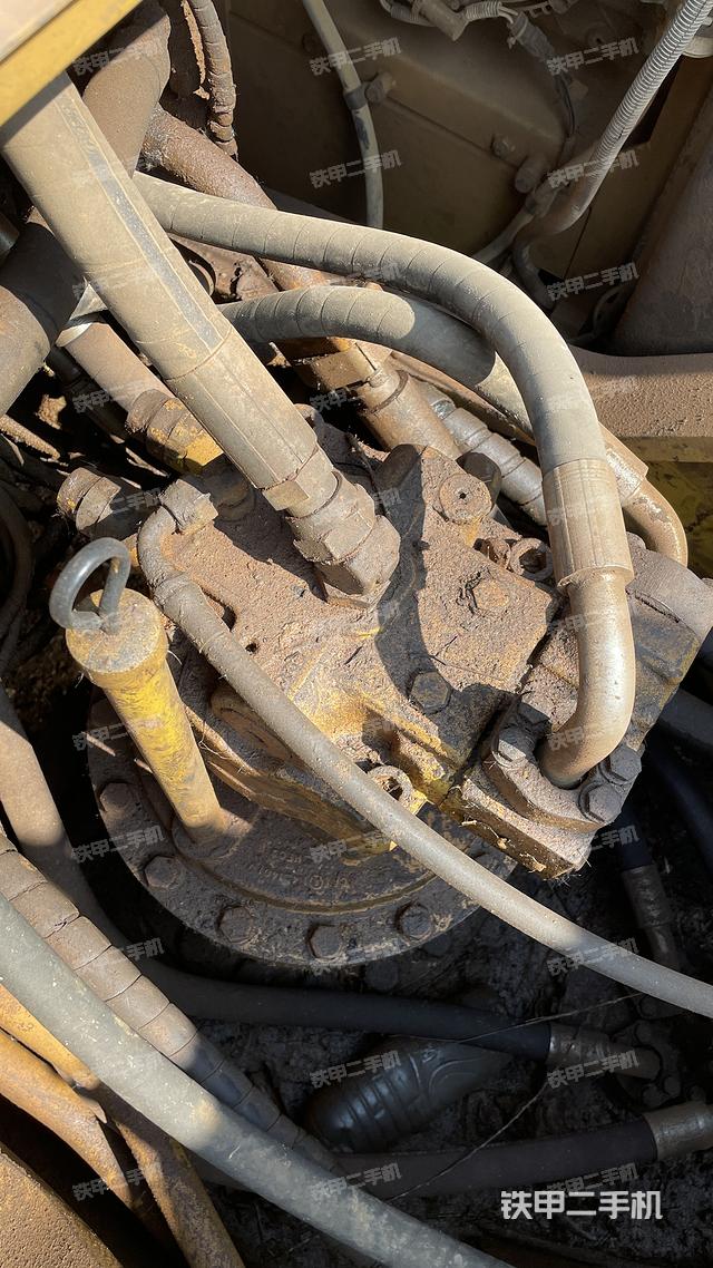 回转马达和主控阀（整机外观）