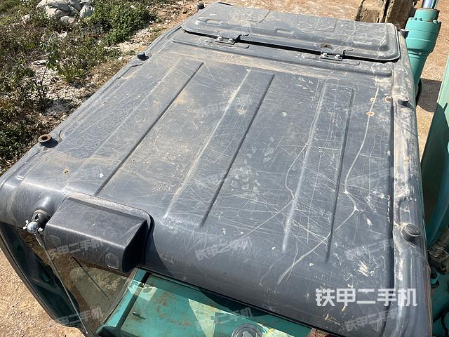 駕駛室頂部（整機外觀）