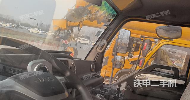 駕駛室操作臺(設備外觀及核心部件) 駕駛室操作臺(設備外觀及核心部件)