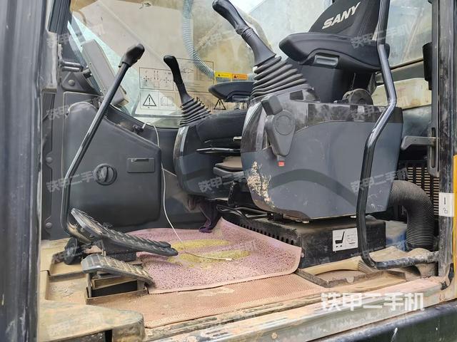 驾驶室整体（整机外观）