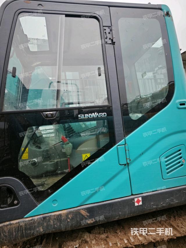 駕駛室左前45度(駕駛室部分) 駕駛室左前45度(駕駛室部分)