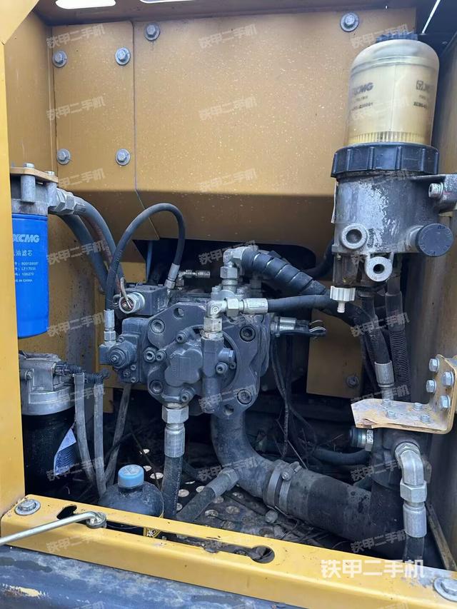 液壓泵艙室正面整體（整機(jī)外觀）