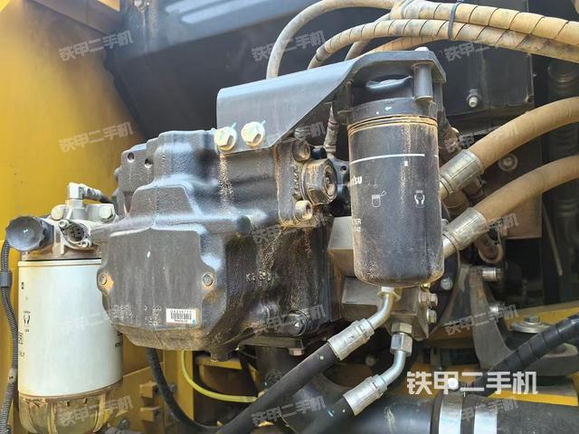 液壓泵艙室正面整體(整機(jī)外觀) 液壓泵艙室正面整體(整機(jī)外觀)