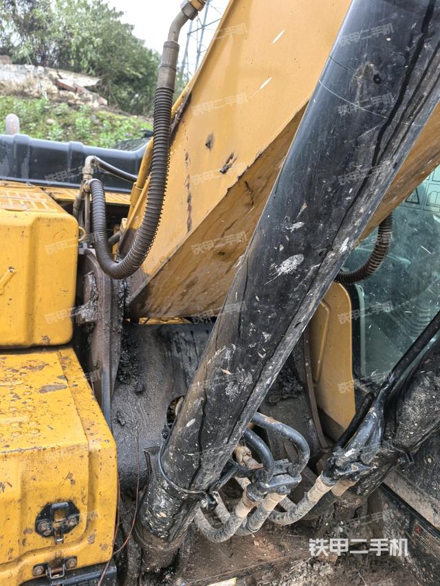 大臂根部?斜視(工作和回轉(zhuǎn)裝置) 大臂根部?斜視(工作和回轉(zhuǎn)裝置)