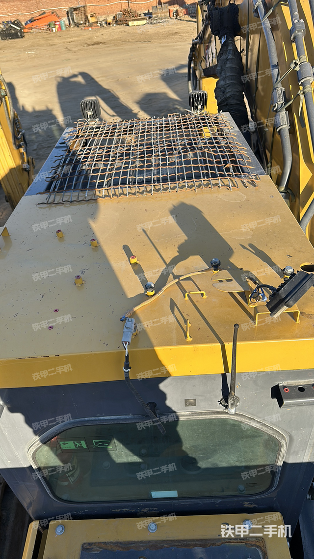 驾驶室顶部（整机外观）