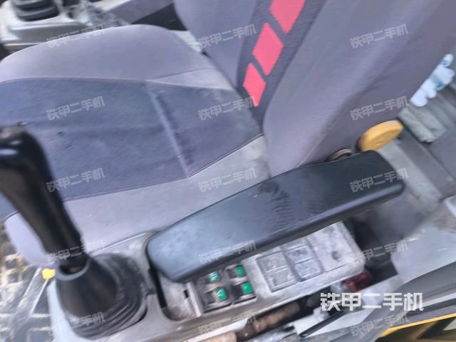 左后方玻璃角標(biāo)（駕駛室部分）