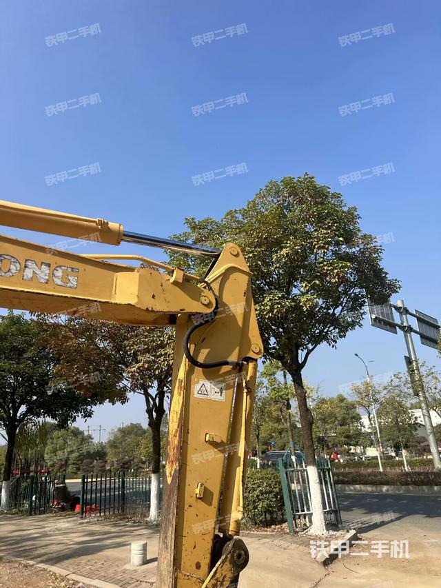 小臂整體左后(工作和回轉(zhuǎn)裝置) 小臂整體左后(工作和回轉(zhuǎn)裝置)