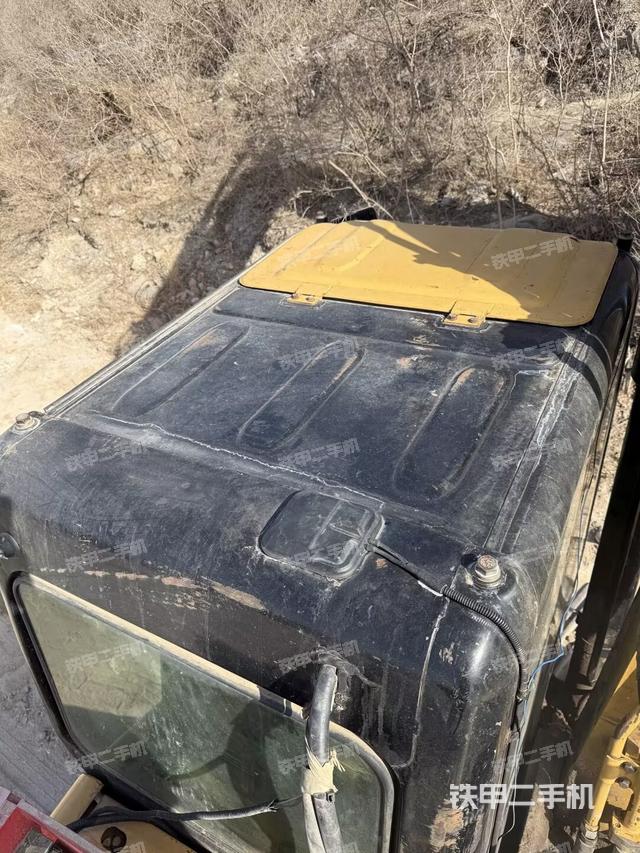 駕駛室頂部（整機外觀）