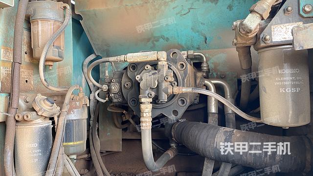 液壓泵艙室正面整體(整機(jī)外觀) 液壓泵艙室正面整體(整機(jī)外觀)