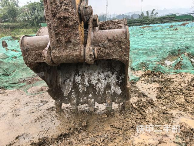 鏟斗右后整體(工作和回轉(zhuǎn)裝置) 鏟斗右后整體(工作和回轉(zhuǎn)裝置)