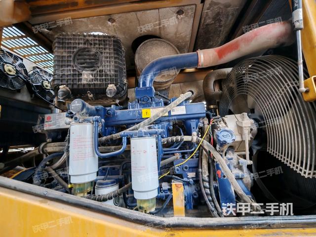 發(fā)動機(jī)左側(cè)（整機(jī)外觀及大件）