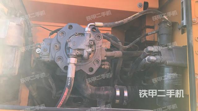 液壓泵艙室正面整體(整機(jī)外觀) 液壓泵艙室正面整體(整機(jī)外觀)
