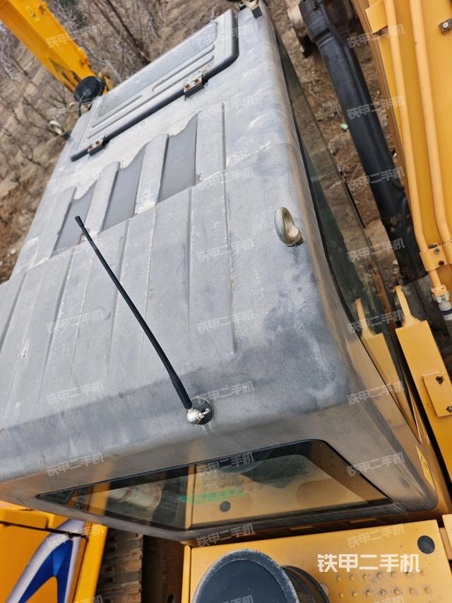 駕駛室頂部（整機外觀）