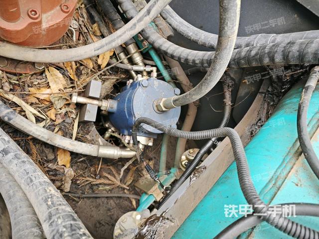 中央回轉(zhuǎn)接頭特寫(上車部件) 中央回轉(zhuǎn)接頭特寫(上車部件)