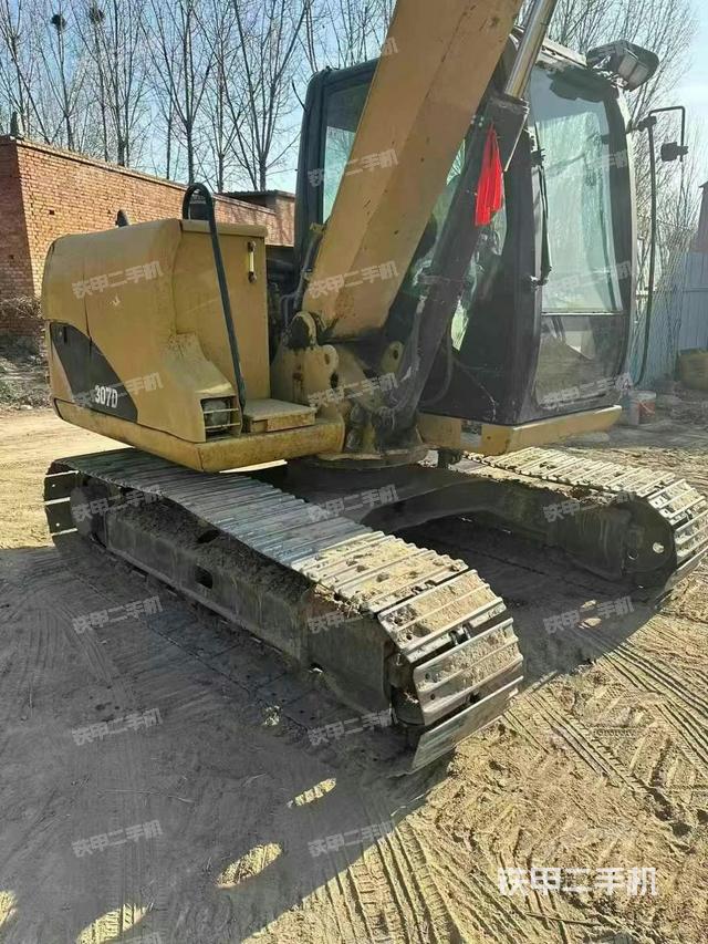 駕駛室整體(整機(jī)外觀) 駕駛室整體(整機(jī)外觀)