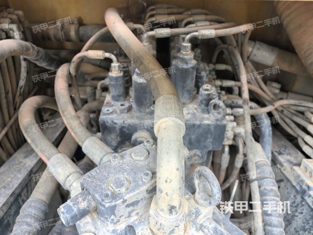 駕駛室頂部俯視(上車部件) 駕駛室頂部俯視(上車部件)