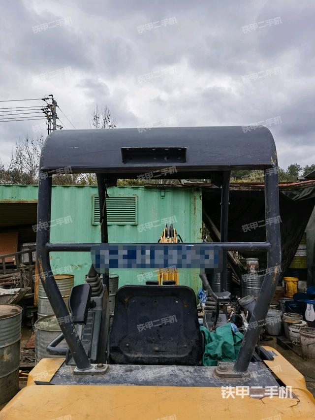 駕駛室頂部(整機外觀) 駕駛室頂部(整機外觀)