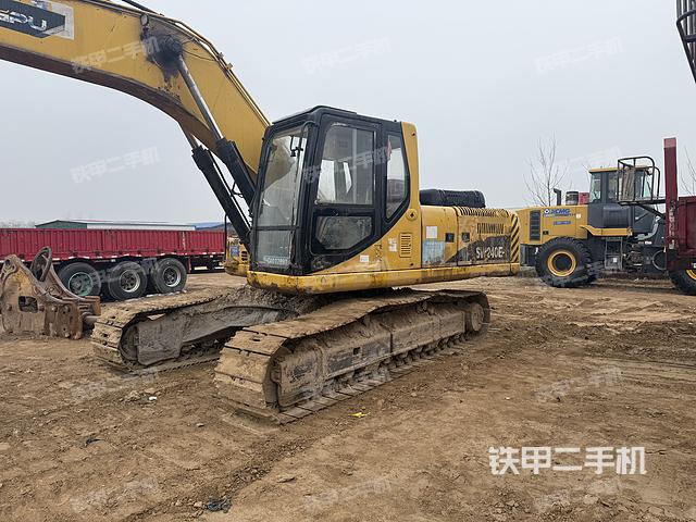 駕駛室整體(整機(jī)外觀) 駕駛室整體(整機(jī)外觀)