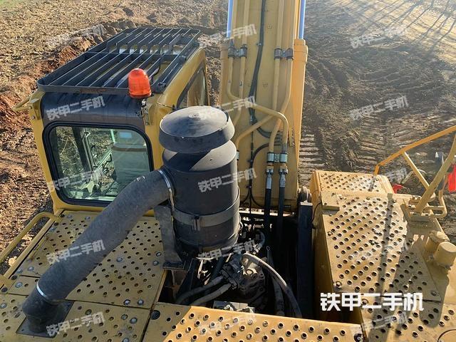 驾驶室顶部(整机外观) 驾驶室顶部(整机外观)