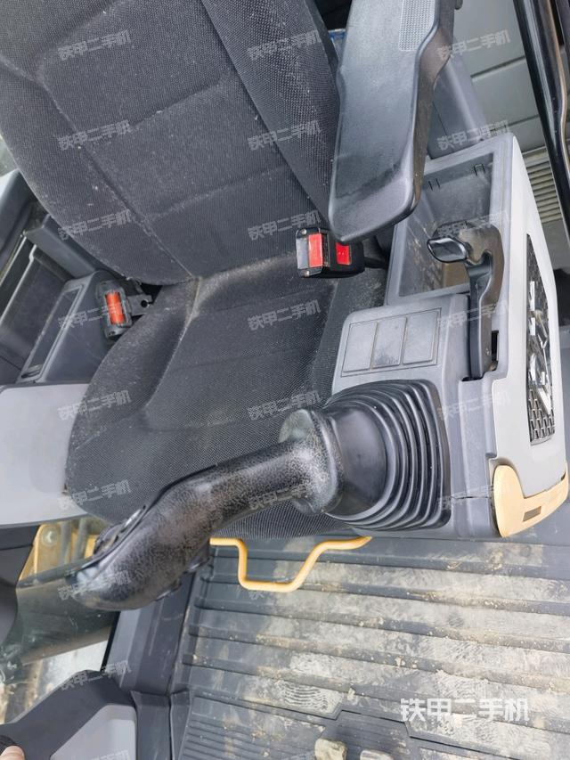 座椅左側(cè)控制臺(tái)/音響/含左手柄（駕駛室部分）