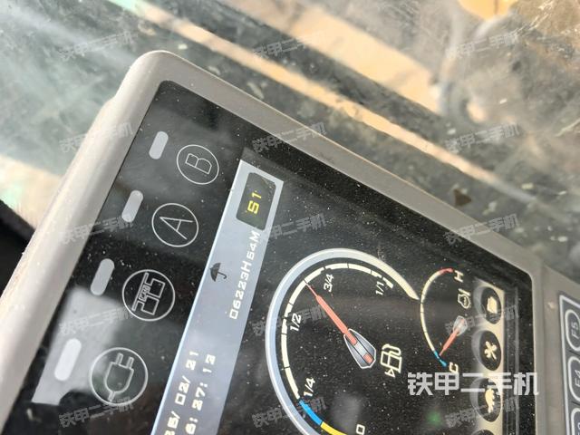 駕駛室正側(cè)(駕駛室部分) 駕駛室正側(cè)(駕駛室部分)