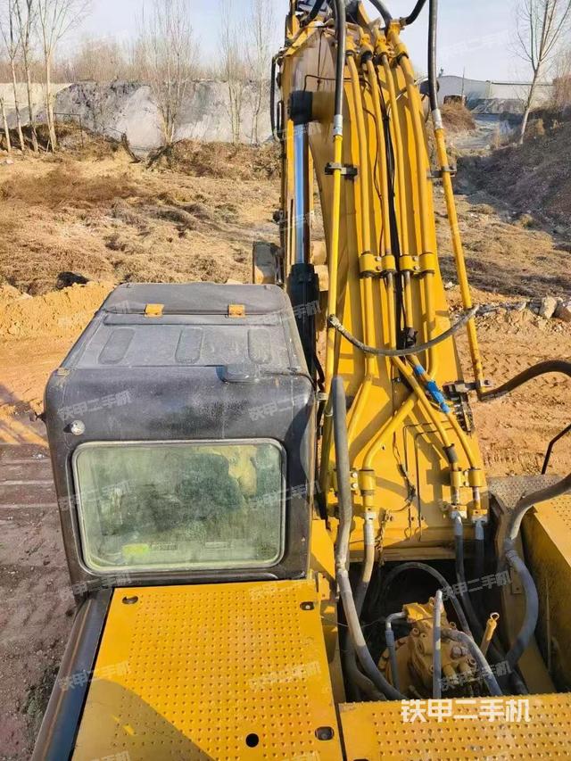 驾驶室顶部（整机外观）