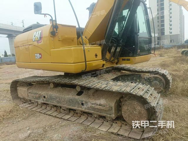 單側(cè)履帶整體(整機(jī)外觀) 單側(cè)履帶整體(整機(jī)外觀)