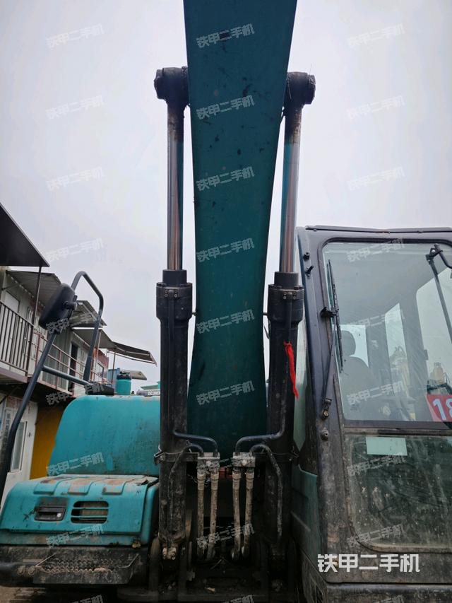 大臂油缸整體?豎拍(工作和回轉(zhuǎn)裝置) 大臂油缸整體?豎拍(工作和回轉(zhuǎn)裝置)