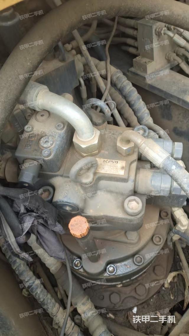 回轉(zhuǎn)馬達(dá)和主控閥（整機(jī)外觀）