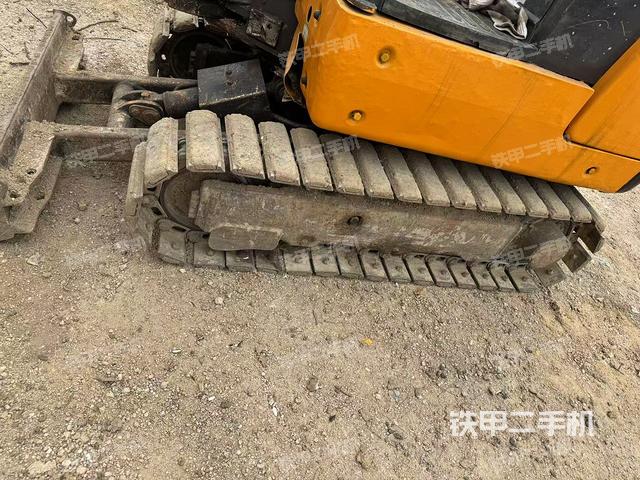 回轉(zhuǎn)馬達(dá)和主控閥（整機(jī)外觀）