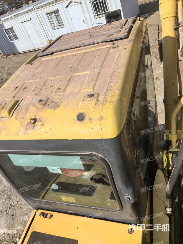 駕駛室頂部（整機外觀）