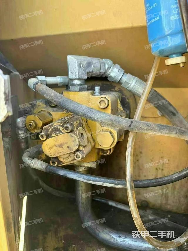 液壓泵艙室正面整體(整機(jī)外觀) 液壓泵艙室正面整體(整機(jī)外觀)