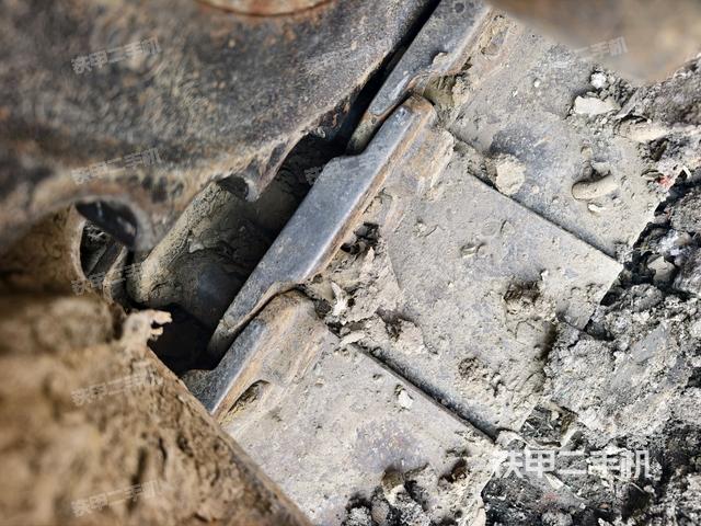 右側(cè)行走馬達(dá)蓋板（行走機構(gòu)）