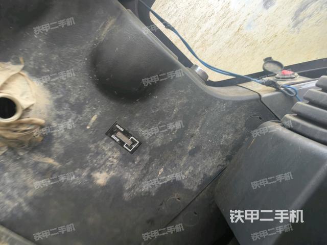 座椅右側(cè)控制臺(tái)/鑰匙門(mén)/油門(mén)/含右手柄（駕駛室部分）