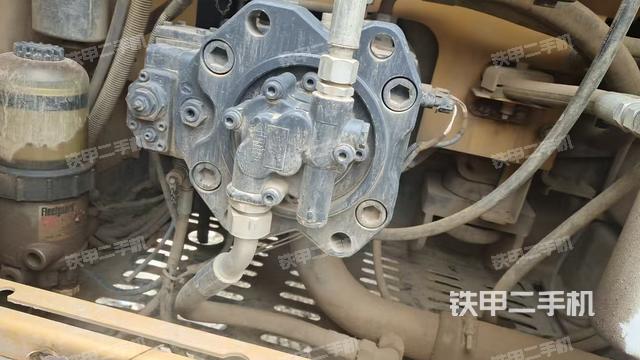 液壓泵艙室正面整體（整機(jī)外觀）