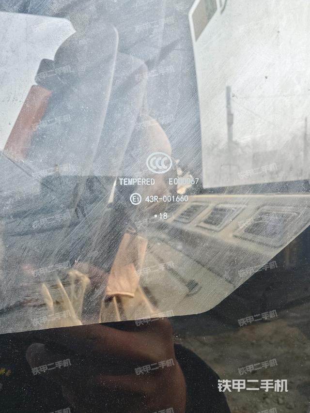 左后方玻璃角標(biāo)（駕駛室部分）