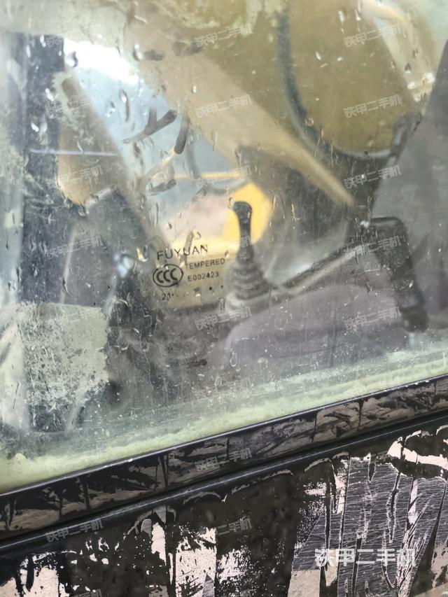 座椅右側(cè)控制臺(tái)/鑰匙門(mén)/油門(mén)/含右手柄（駕駛室部分）