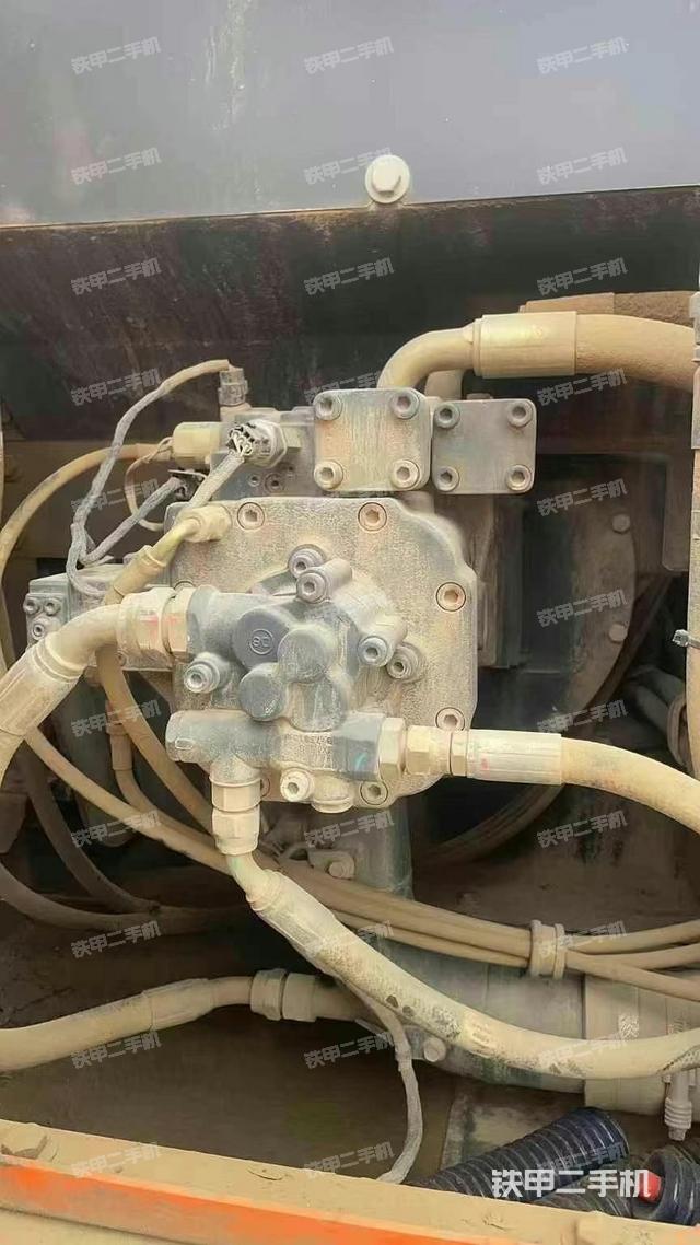 液壓泵艙室正面整體（整機(jī)外觀）