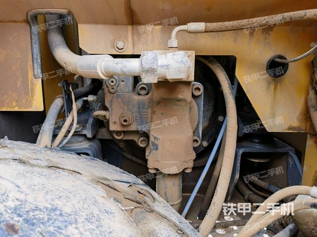 液壓泵艙室正面整體(整機(jī)外觀) 液壓泵艙室正面整體(整機(jī)外觀)