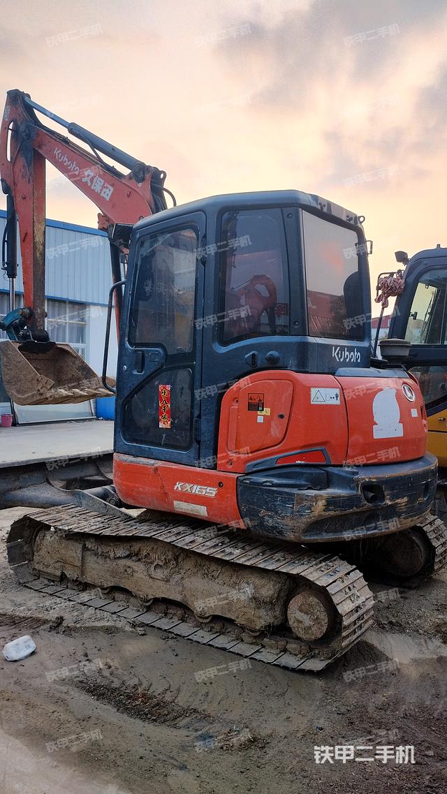 驾驶室顶部（整机外观）