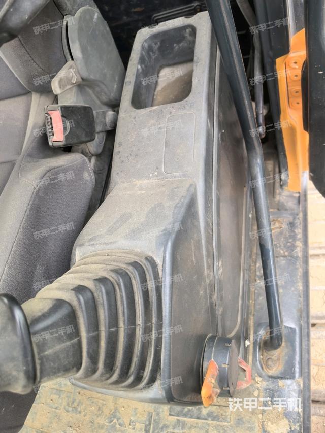 座椅左側(cè)控制臺/音響/含左手柄（駕駛室部分）