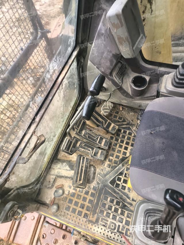 駕駛室左后45度（駕駛室部分）