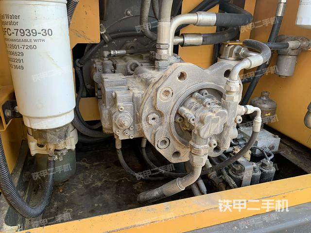 液壓泵艙室正面整體(整機(jī)外觀) 液壓泵艙室正面整體(整機(jī)外觀)