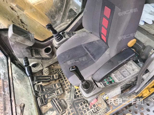 駕駛室正側(cè)（駕駛室部分）