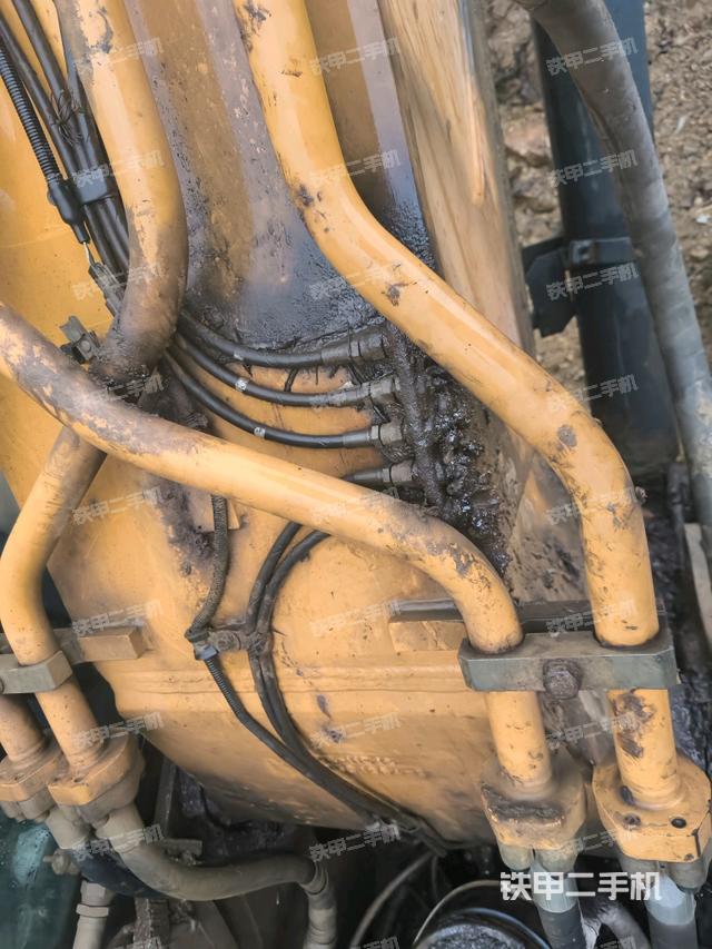 大臂背部俯視（工作和回轉(zhuǎn)裝置）