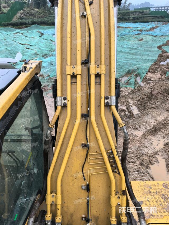 大臂背部俯視(工作和回轉(zhuǎn)裝置) 大臂背部俯視(工作和回轉(zhuǎn)裝置)