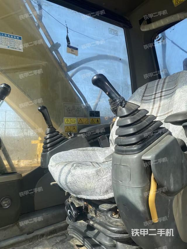 駕駛室整體（整機外觀）